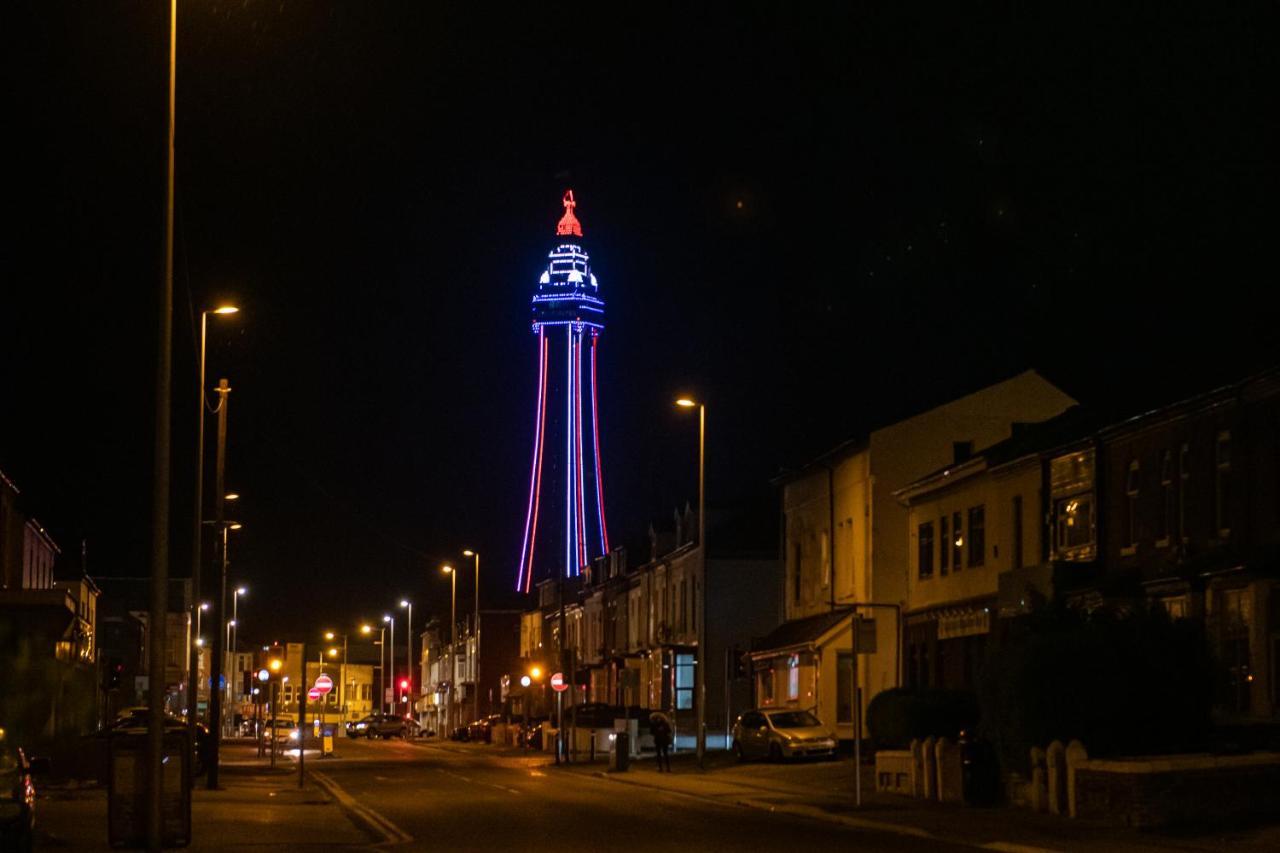 The Nest - Luxury 16 Person Apt W Jacuzzi & Parking Blackpool Buitenkant foto