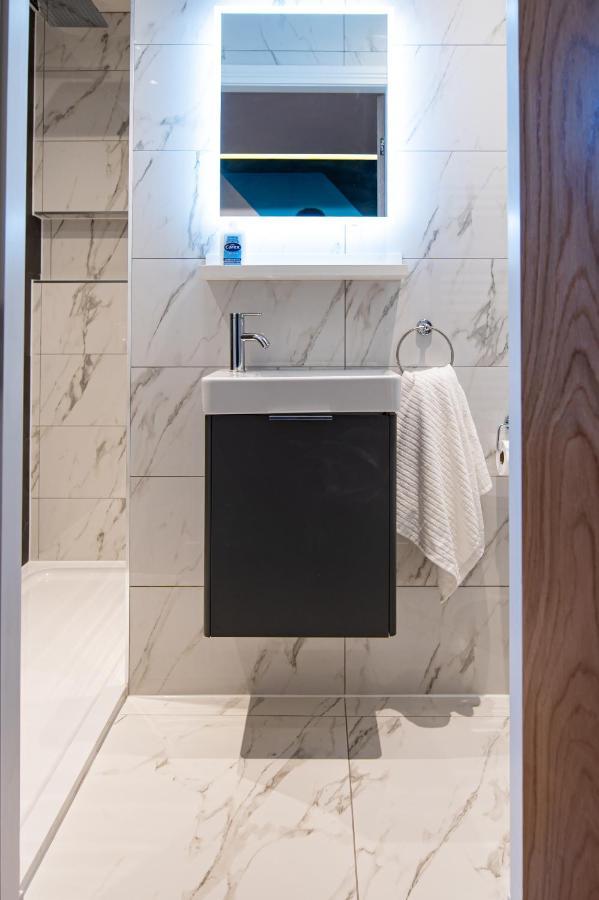 The Nest - Luxury 16 Person Apt W Jacuzzi & Parking Blackpool Buitenkant foto